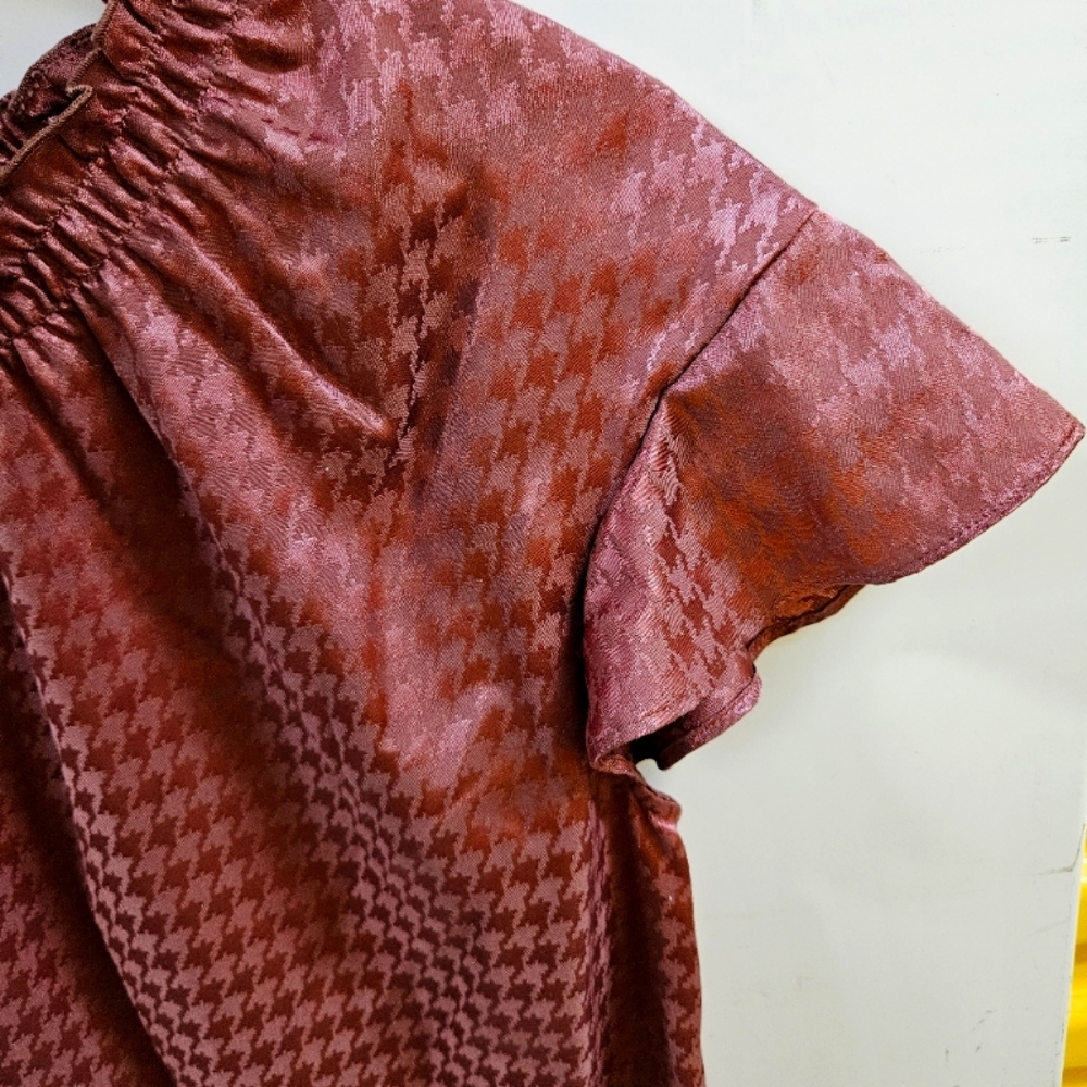 EXPRESS Polyester Top - Picture 2 of 6